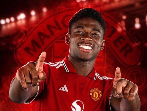 Carlos Baleba Signe à Manchester United !